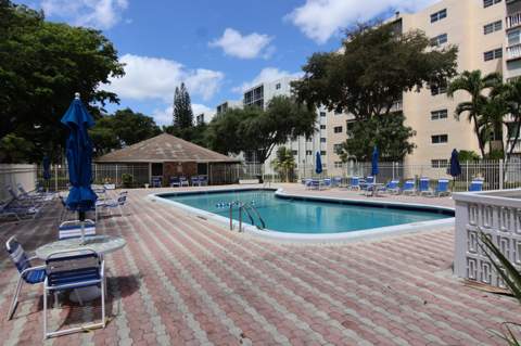 1000 NE 12th Avenue #106, Hallandale Beach FL - photo 24 of 30