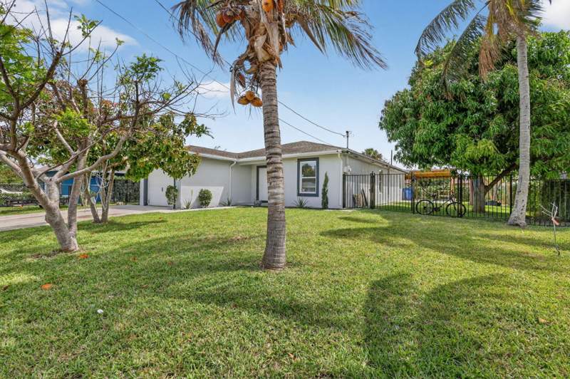 4 bedroom Single Family Residence at 1691 W 26th Court, Davis, Riviera Beach — photo 3