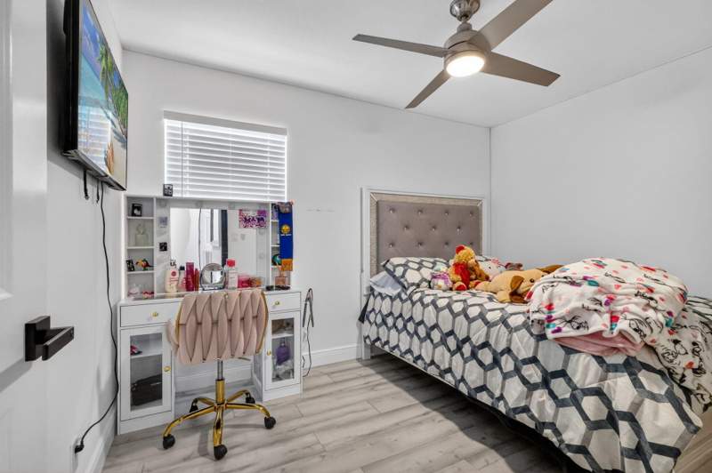 4 bedroom Single Family Residence at 1691 W 26th Court, Davis, Riviera Beach — photo 4
