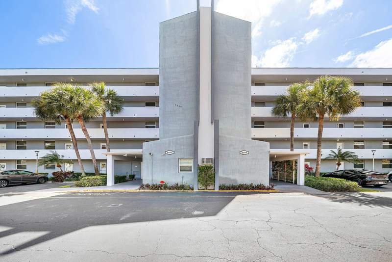 2 bedroom Condominium at 6699 NW 2nd Avenue #415, Boca Teeca Condo 6, Boca Raton — photo 2