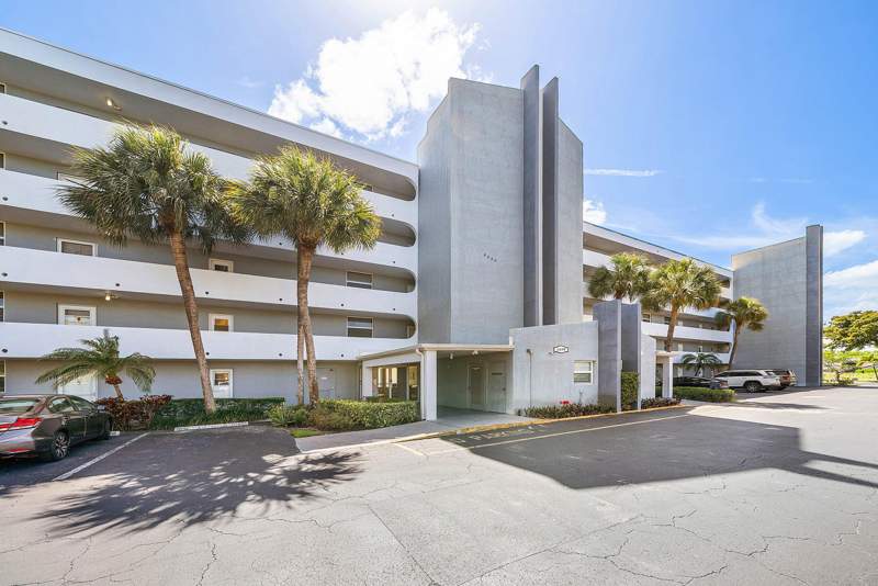 2 bedroom Condominium at 6699 NW 2nd Avenue #415, Boca Teeca Condo 6, Boca Raton — photo 3