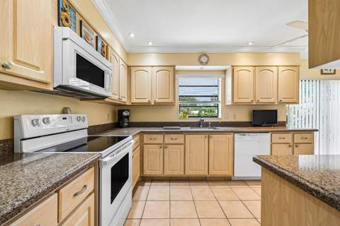 21875 Arriba Real #18b, Boca Raton FL - photo 10 of 45