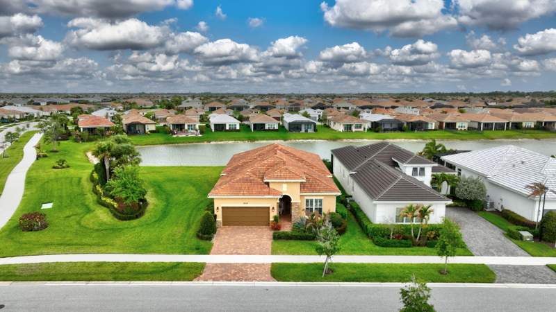 3 bedroom Single Family Residence at 9318 SW Miracoli Way, Verano South Pud 1 - Pod B - Plat No. 3, Port St. Lucie — photo 4