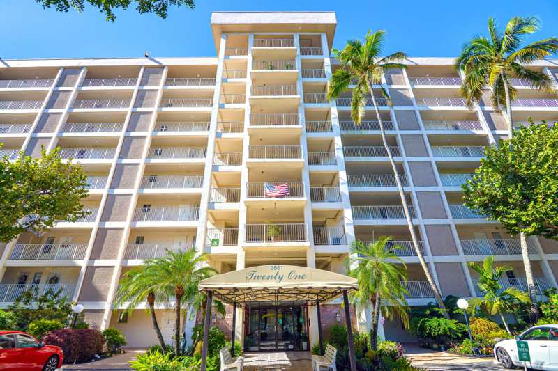 1 bedroom Condominium at 2661 S Course Drive #707, No 21 Palm-Aire Country Club, Pompano Beach — photo 1
