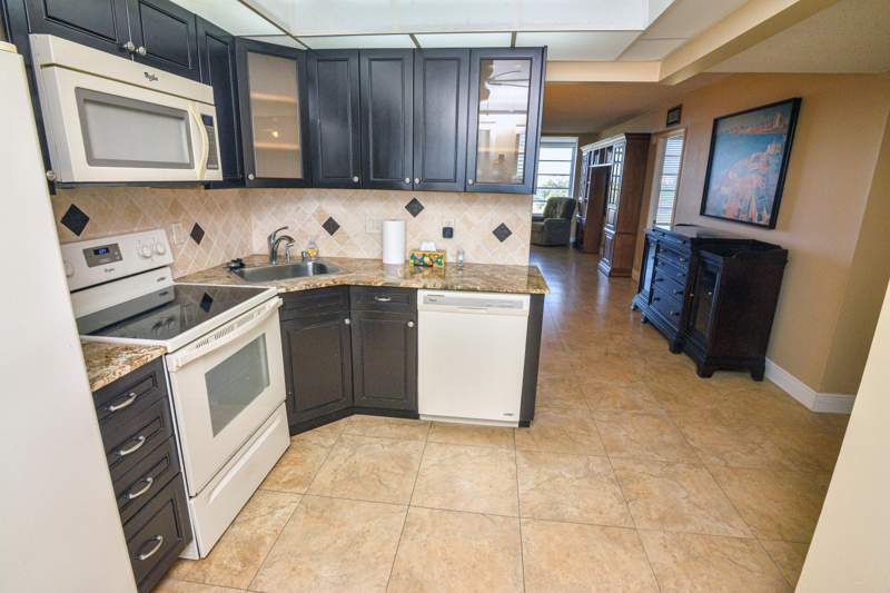 1 bedroom Condominium at 2661 S Course Drive #707, No 21 Palm-Aire Country Club, Pompano Beach — photo 5