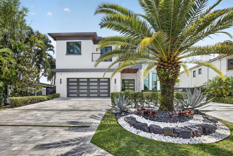4 bedroom Single Family Residence at 334 Isle Of Capri Drive, Capri Of Venice, Fort Lauderdale — photo 1