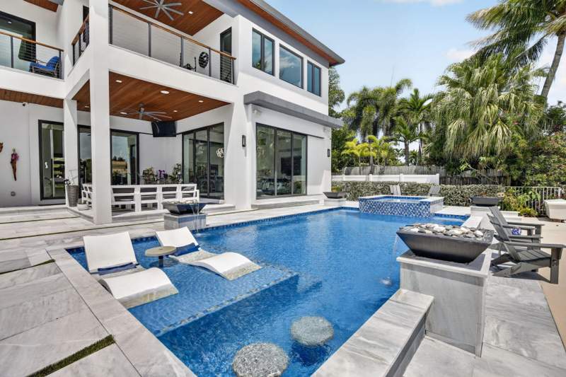 4 bedroom Single Family Residence at 334 Isle Of Capri Drive, Capri Of Venice, Fort Lauderdale — photo 2