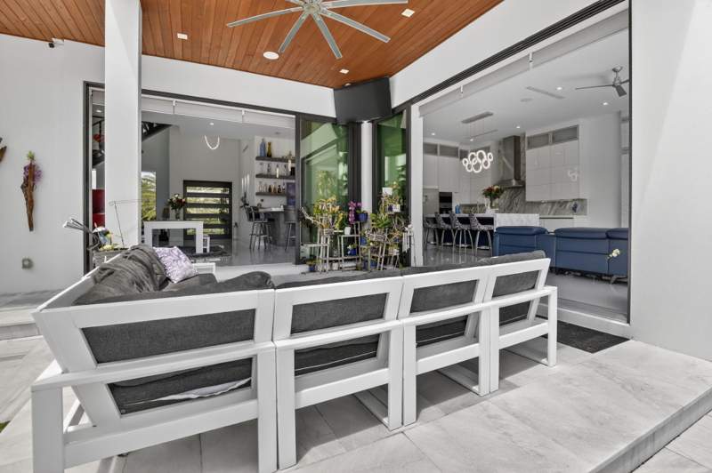 4 bedroom Single Family Residence at 334 Isle Of Capri Drive, Capri Of Venice, Fort Lauderdale — photo 4