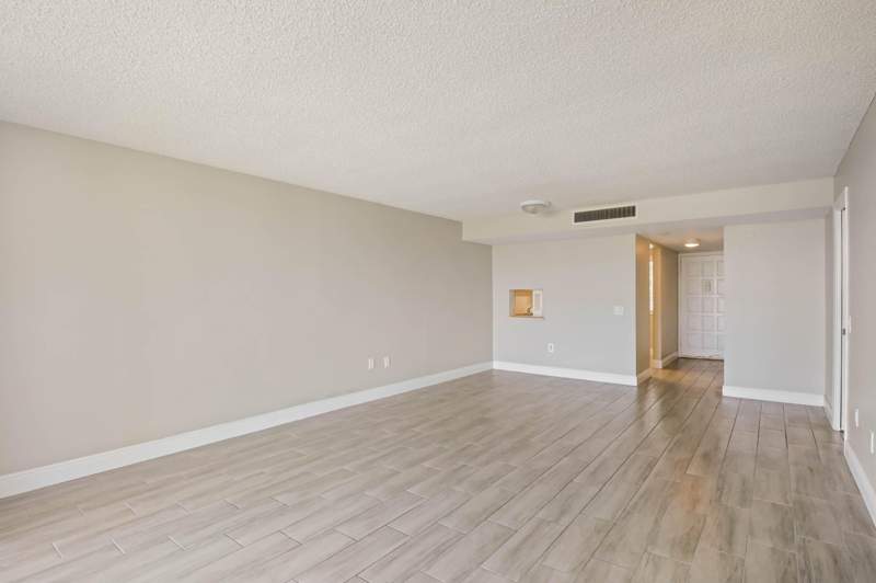 1 bedroom Condominium at 4254 Deste Court #208, Fountains Of Palm Beach Condo 5, Lake Worth — photo 3