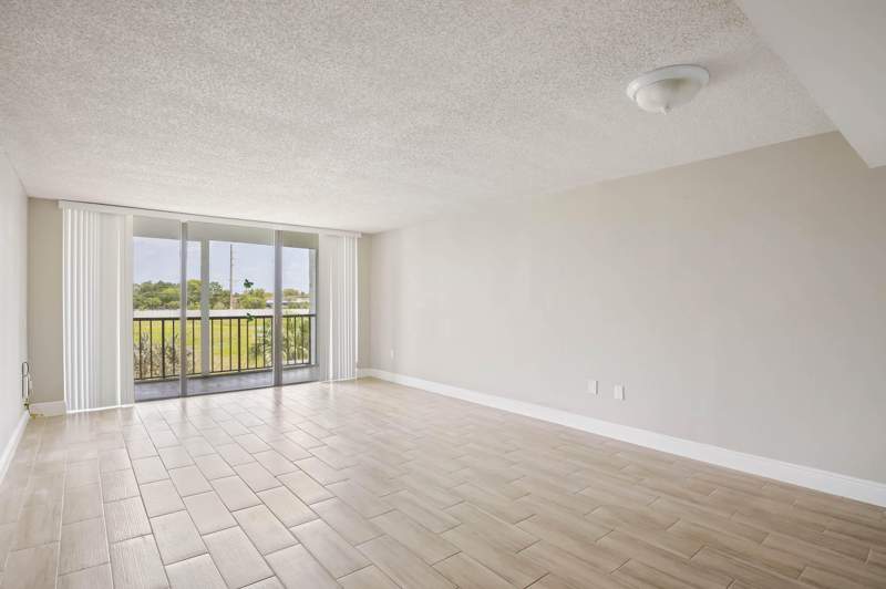 1 bedroom Condominium at 4254 Deste Court #208, Fountains Of Palm Beach Condo 5, Lake Worth — photo 2