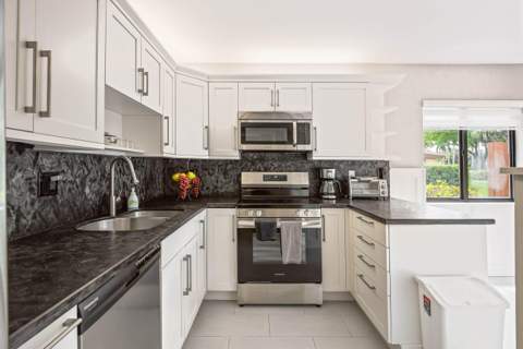5338 S Fountains Dr Drive, Lake Worth FL - photo 14 of 40