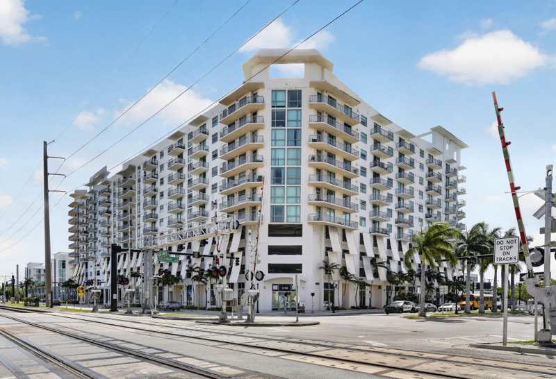 3 bedroom Condominium at 140 S Dixie Highway #819, Hollywood Station Res Condo, Hollywood — photo 1