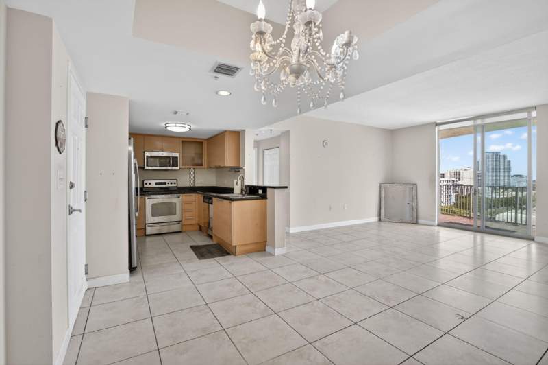 3 bedroom Condominium at 140 S Dixie Highway #819, Hollywood Station Res Condo, Hollywood — photo 2