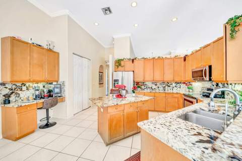 6169 NW 53rd Circle, Coral Springs FL - photo 11 of 45