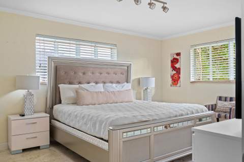 2757 NE 14th Avenue, Wilton Manors FL - photo 17 of 76
