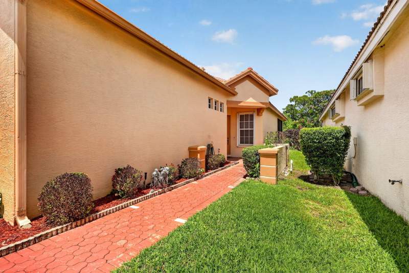 2 bedroom Single Family Residence at 653 SW Munjack Cove, Lake Charles Phase 3F, Port St. Lucie — photo 4