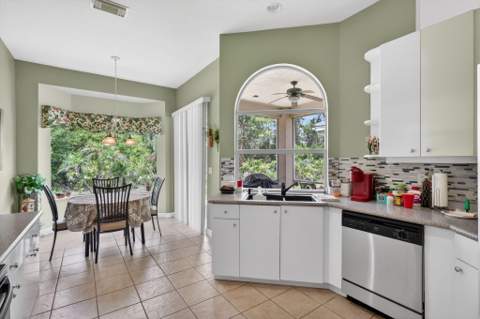 653 SW Munjack Cove, Port St. Lucie FL - photo 13 of 47
