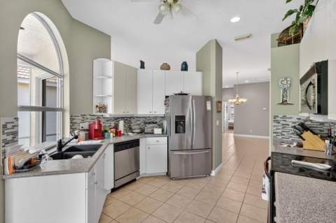 653 SW Munjack Cove, Port St. Lucie FL - photo 15 of 47