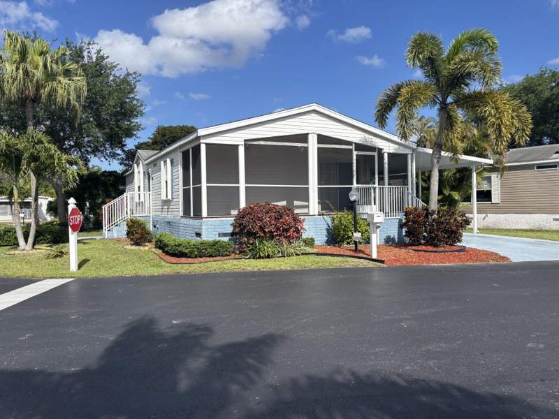 2 bedroom Manufactured Home at 6950 NW 44th Avenue, Deerfield Lake, Coconut Creek — photo 2
