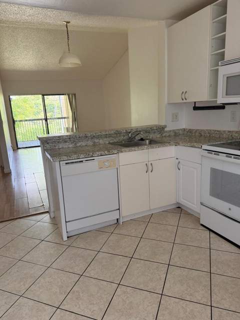 5721 Riverside Drive #301b5, Coral Springs FL - photo 6 of 15