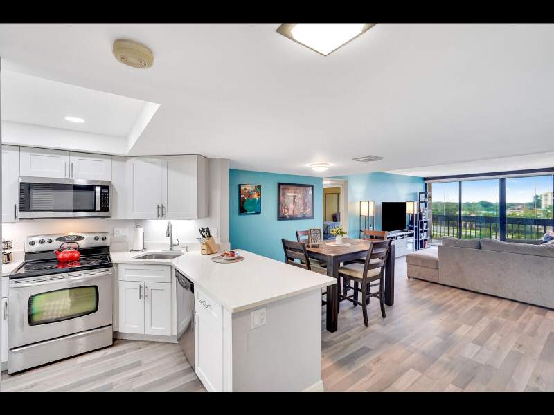 3 bedroom Condominium at 2400 Presidential Way #401, Lands Of The President Condo 3, West Palm Beach — photo 3