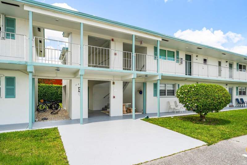 2 bedroom Condominium at 1117 Lake Terrace #207, Leisureville Lake Condo, Boynton Beach — photo 3