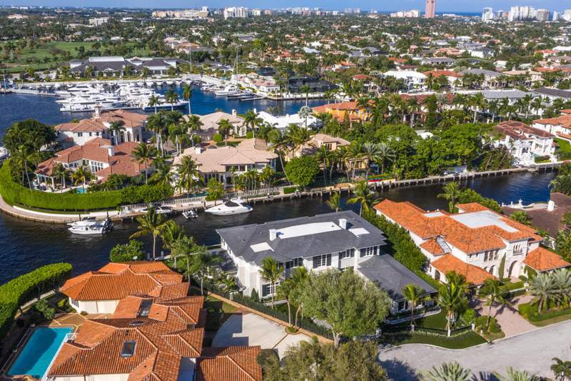 6 bedroom Single Family Residence at 133 W Coconut Palm Road, Royal Palm Yacht & Country Club, Boca Raton — photo 5