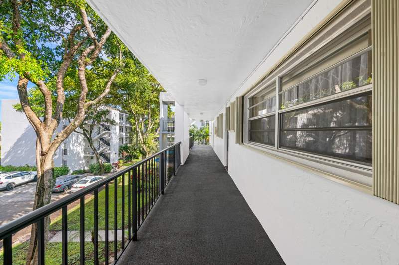 2 bedroom Condominium at 471 N Pine Island Road #302d, Plantation Pines Condo, Plantation — photo 2