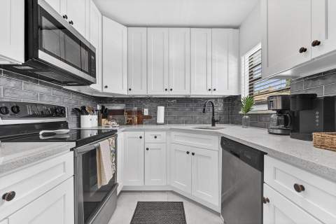 2301 Ridgeway Avenue, West Palm Beach FL - photo 8 of 47