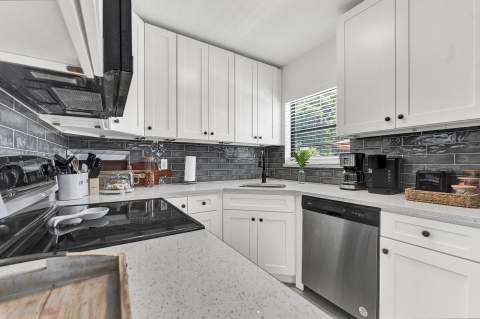 2301 Ridgeway Avenue, West Palm Beach FL - photo 11 of 47