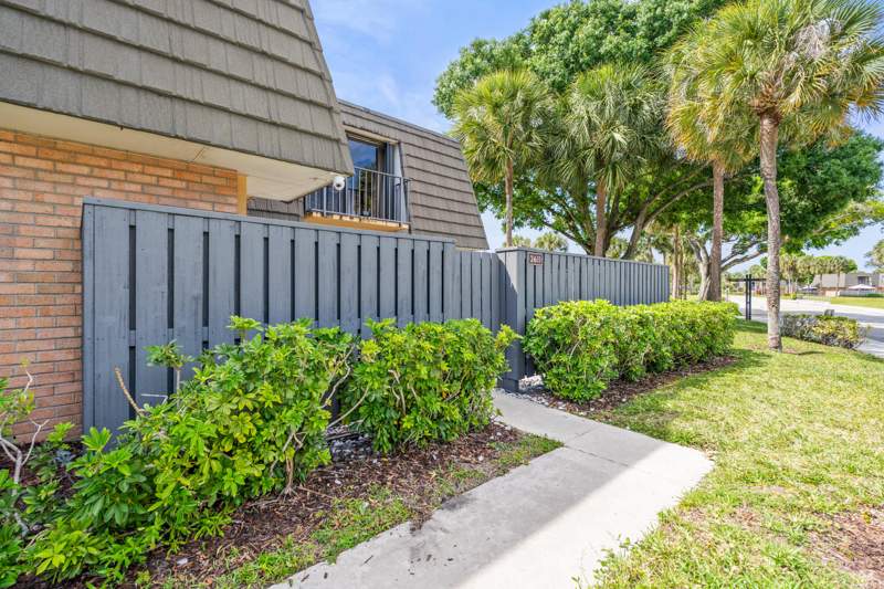 2 bedroom Townhouse at 3611 36th Way, Village Of Sandalwood Lakes 3, West Palm Beach — photo 3