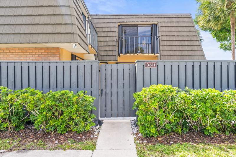 2 bedroom Townhouse at 3611 36th Way, Village Of Sandalwood Lakes 3, West Palm Beach — photo 2
