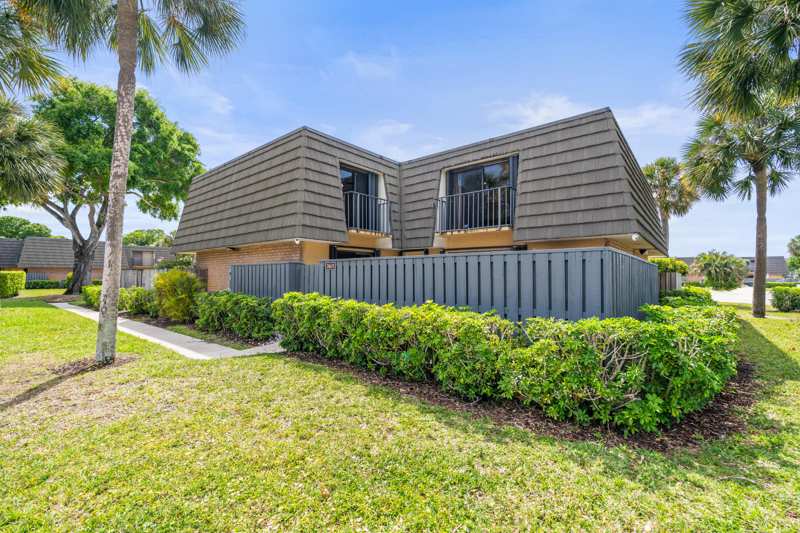 2 bedroom Townhouse at 3611 36th Way, Village Of Sandalwood Lakes 3, West Palm Beach — photo 1