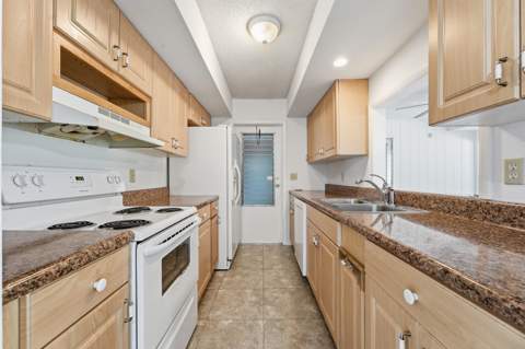 445 NE Armory Circle, Port St. Lucie FL - photo 10 of 36