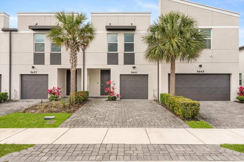 3 bedroom Townhouse at 5661 Mentmore Drive, Enclave At Mangonia Park, Mangonia Park — photo 5