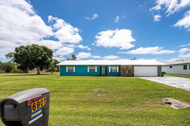 3 bedroom Single Family Residence at 6901 Salerno Road, Lakewood Park Unit 10, Fort Pierce — photo 2