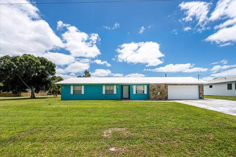 3 bedroom Single Family Residence at 6901 Salerno Road, Lakewood Park Unit 10, Fort Pierce — photo 3