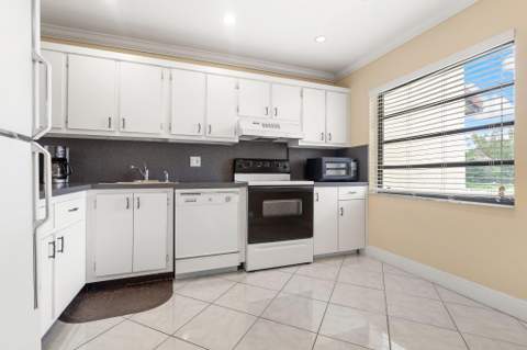21218 Lago Circle #H, Boca Raton FL - photo 13 of 43