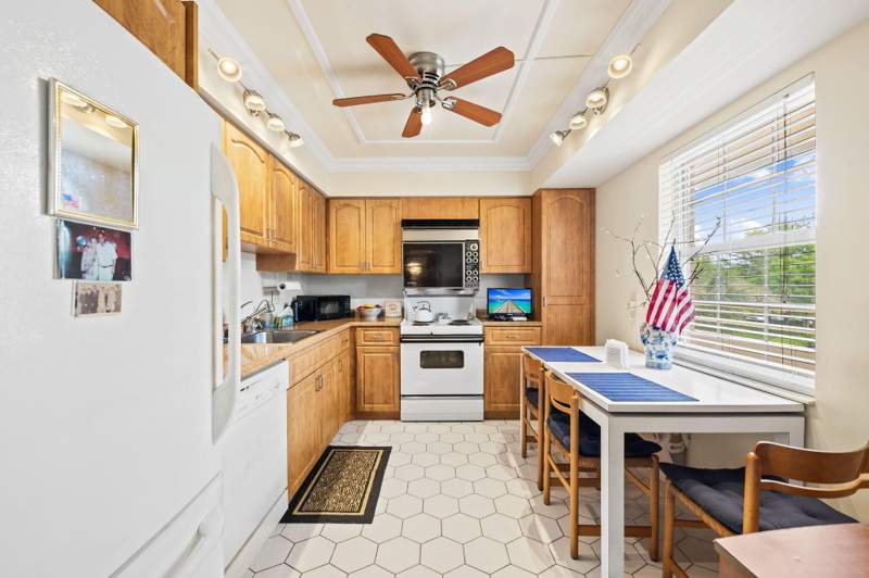 3 bedroom Condominium at 3960 Oaks Clubhouse Drive #304, No 78 Palm-Aire Country Club, Pompano Beach — photo 5