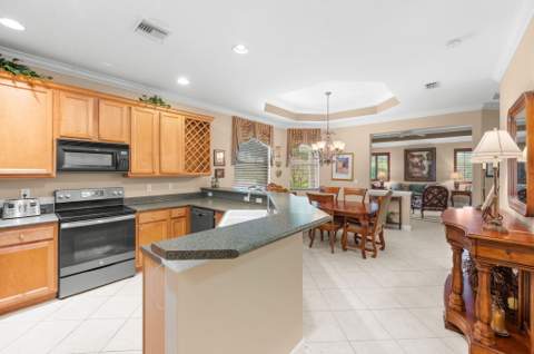 7300 Sea Pines Court, Port St. Lucie FL - photo 9 of 36