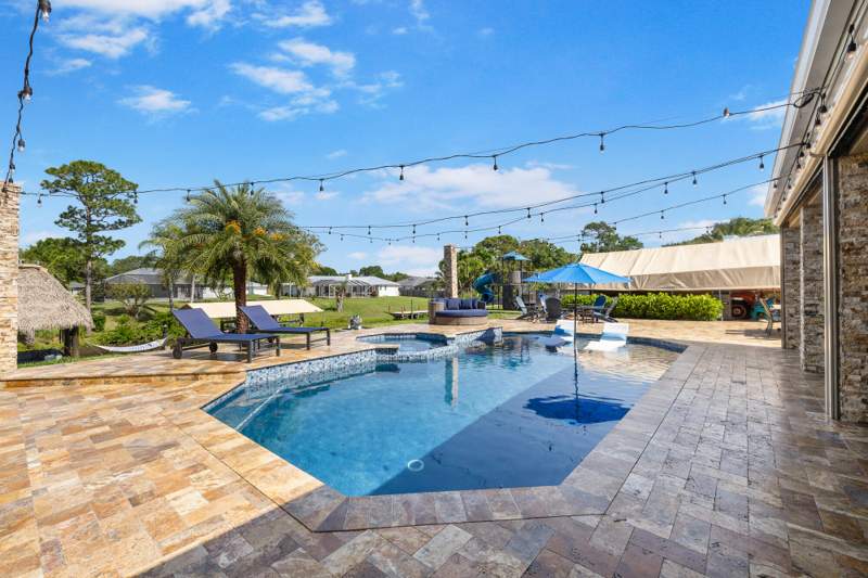 4 bedroom Single Family Residence at 121 NE Naranja Avenue, River Park-Unit 4, Port St. Lucie — photo 3