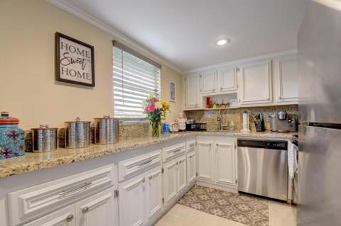 661 Flanders #661, Delray Beach FL - photo 6 of 24