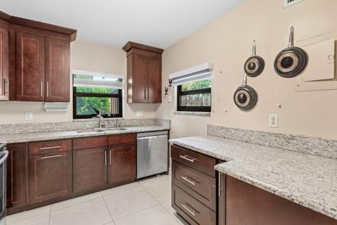 1875 Abbey Road, West Palm Beach FL - photo 6 of 28