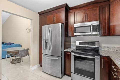 1875 Abbey Road, West Palm Beach FL - photo 7 of 28