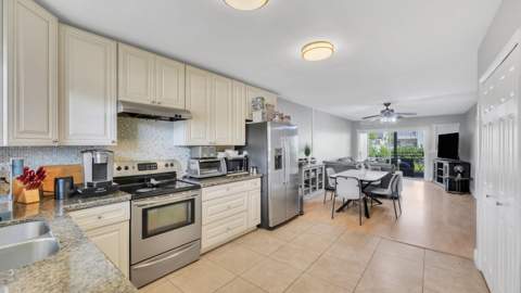 298 SE 6th Avenue #2, Pompano Beach FL - photo 7 of 30