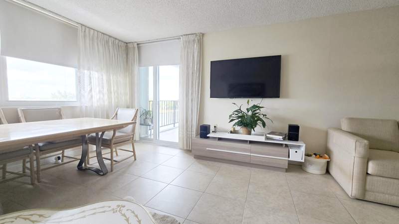 1 bedroom Condominium at 1400 S Ocean Drive #505, Trafalgar Towers Condominium, Hollywood — photo 2