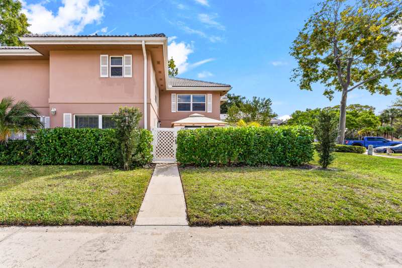 2 bedroom Townhouse at 3136 Kingston Court, Stamford At The Villages, West Palm Beach — photo 1