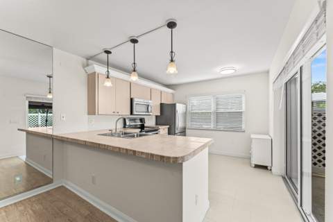 3136 Kingston Court, West Palm Beach FL - photo 10 of 32