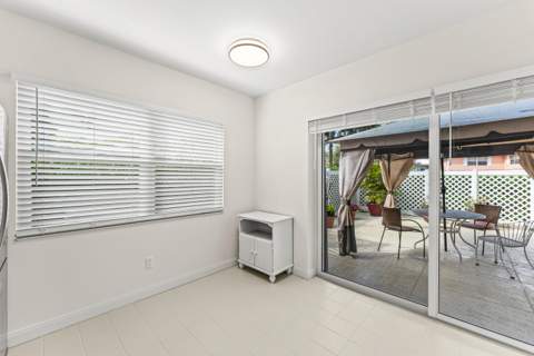 3136 Kingston Court, West Palm Beach FL - photo 14 of 32