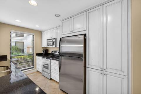 112 Brackenwood Road, Palm Beach Gardens FL - photo 6 of 32